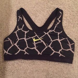 black Nike pro sports bra